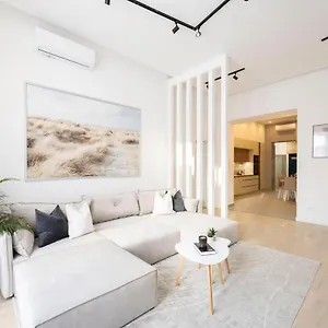 Luxurious & Spacious With Balcony Budapest