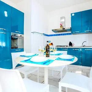 Hostly - Vittoria House - Near The Center With Private Parking , Napoli Italia